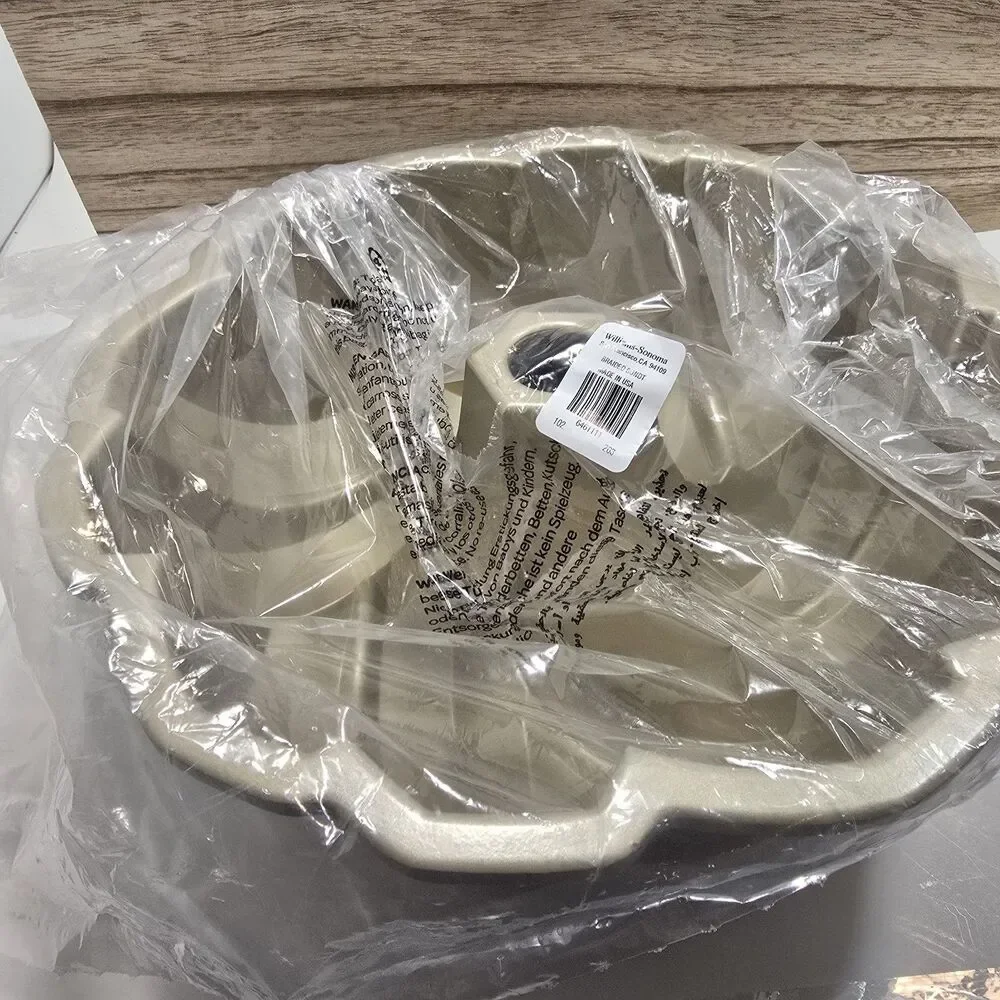 Williams-Sonoma Braided Bundt Cake New USA Made